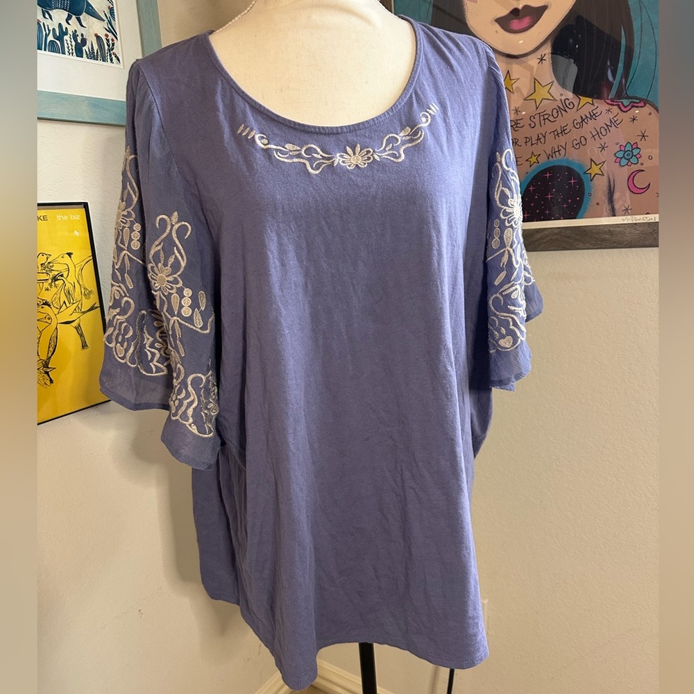1x Catherine’s purple cornflower blue embroidered flare sleeve tee